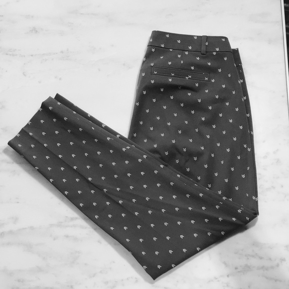 Banana Republic Pants - Grey Arrow Pattern Sloan Fit Banana Republic Pants